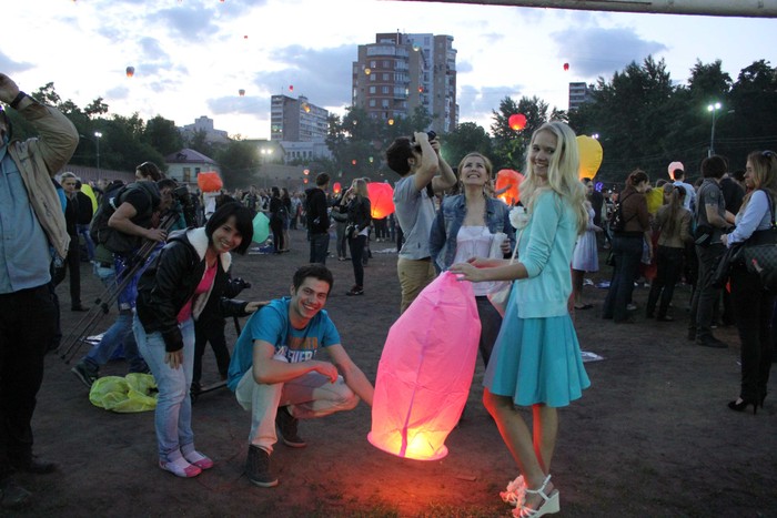 Lung linh lễ hội thả đèn trời tại Moscow, Nga ảnh 11